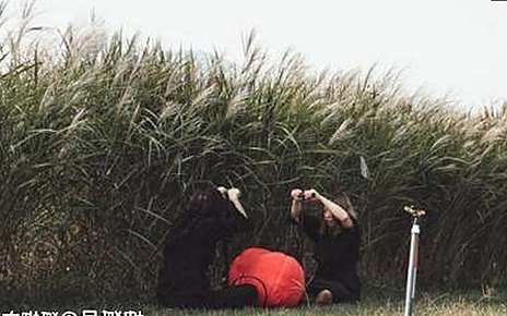 最新研究显示小巧🐥伸女生🍑🍑里姿势逐渐普及，关注安全与效果