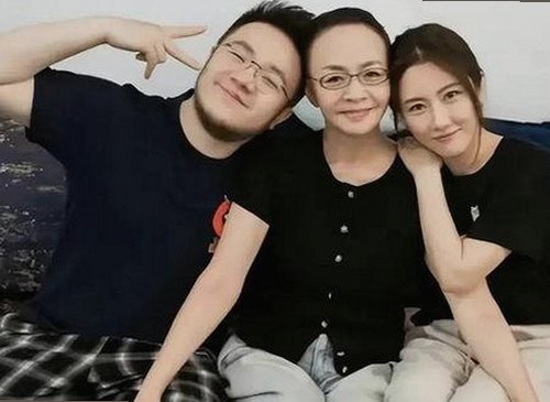 探索人物变化：从www91终极手册看娱乐圈的最新动态