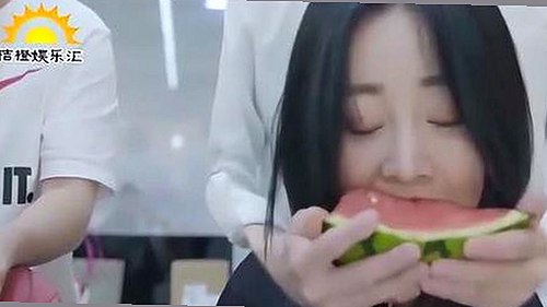 深入探讨：小🐔🐔伸进🈲18网站官方版的现状与争议