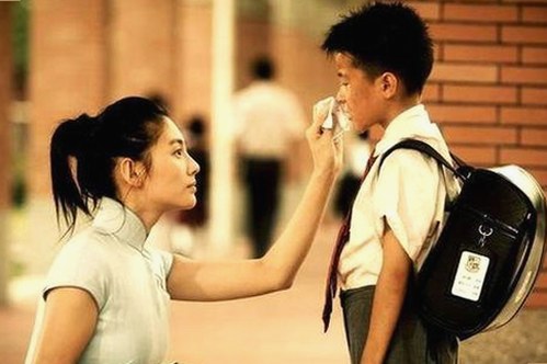 《摩登家庭第二季》人物分析：经典喜剧中的真实情感