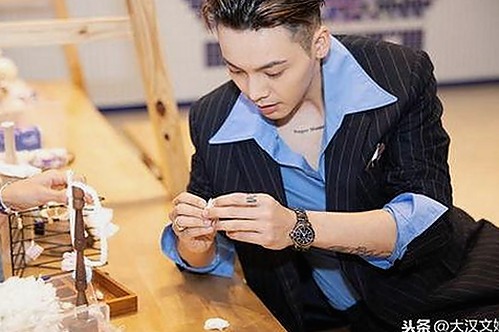 A片官方版：最新在线看资源引发热议